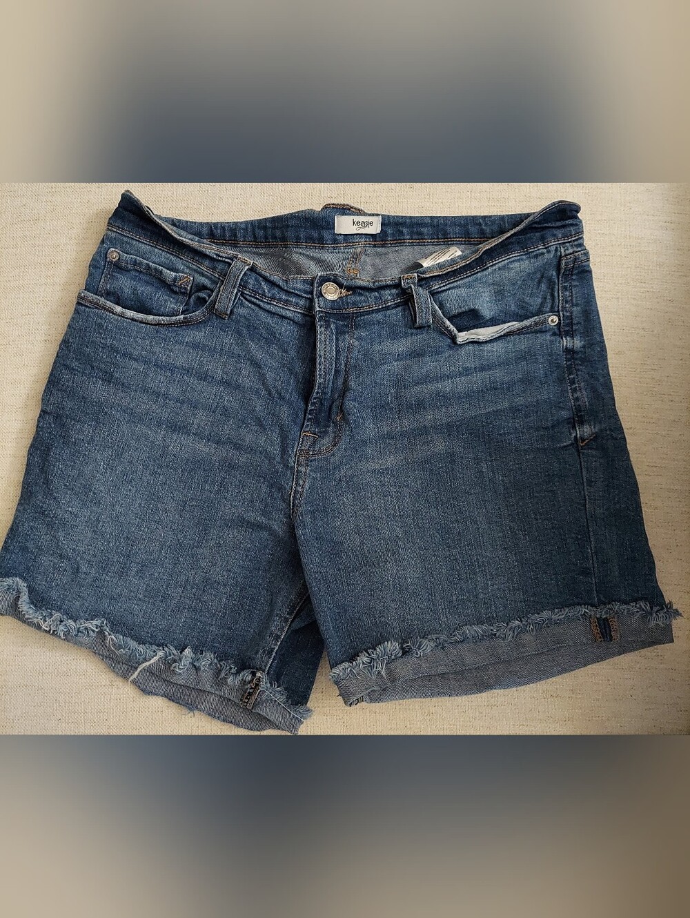 kensie Blue Denim Women's Shorts. Size 10/30. B-258